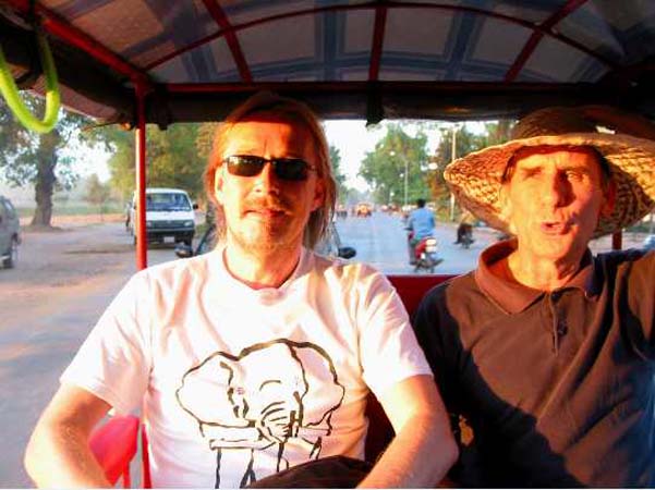 Hans och Mr Lambert på tuk tuk