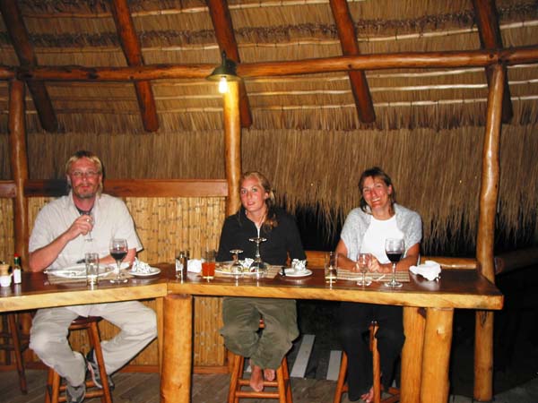 Hans, Li och Sabine i Brai på grillning